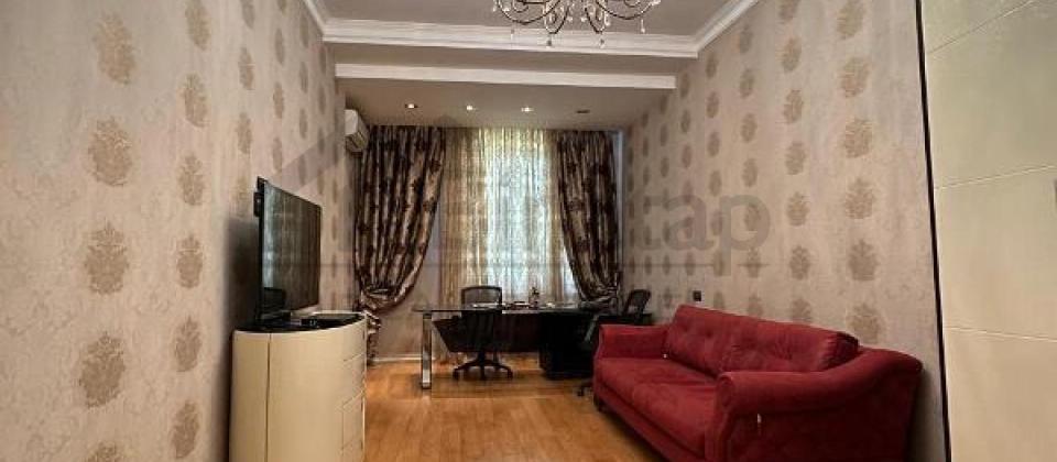 Mərkəzdə..! Heydər Əliyev sarayının yanında 4 otaqlı mənzil satılır/240 kv.m. - 9