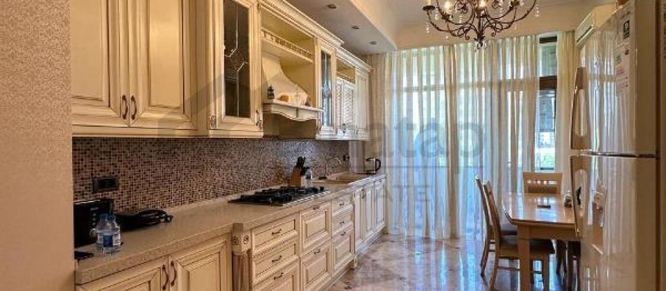 Mərkəzdə..! Heydər Əliyev sarayının yanında 4 otaqlı mənzil satılır/240 kv.m. - 10