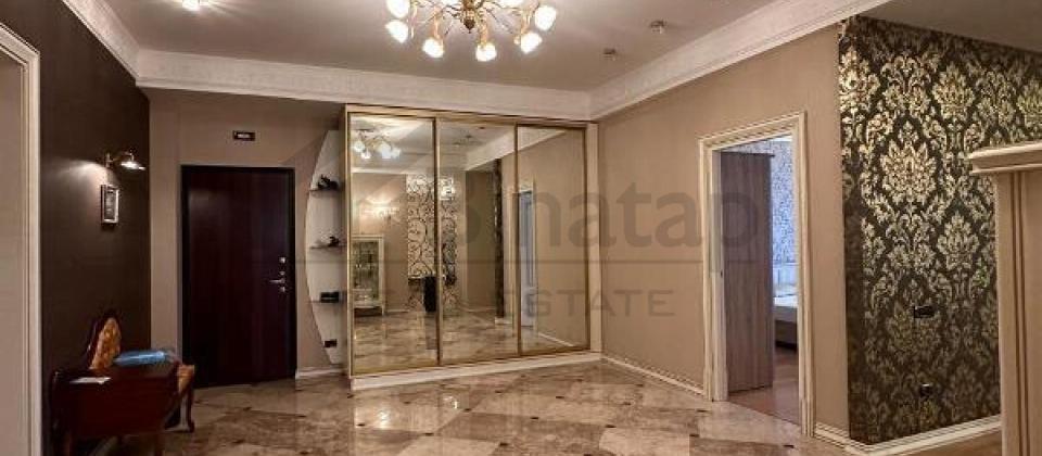 Mərkəzdə..! Heydər Əliyev sarayının yanında 4 otaqlı mənzil satılır/240 kv.m. - 12