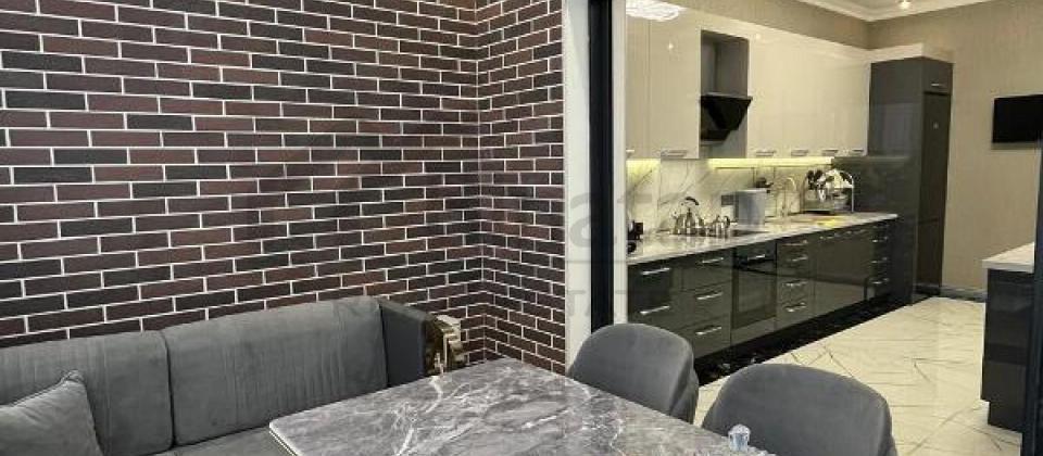 Tbilisi prospekti, 8 Noyabr m/s yaxin 3 otaqli menzil satilir/164 kv.m. - 9