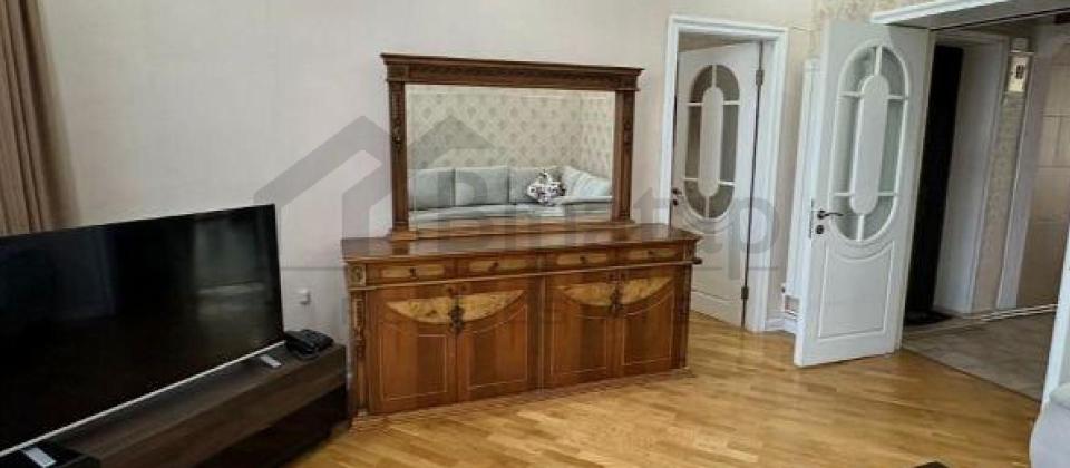 Huseyn Cavid parki ve Elmler Akademiyasi m/s yaxin 2 otaqli menzil kiraye verilir/65 kv.m.