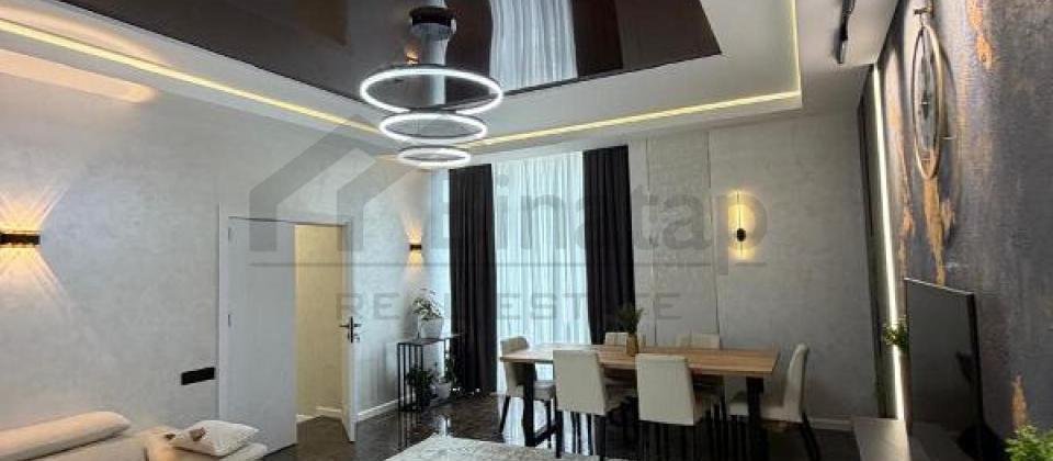 Yasamal parkinin yani, Elmler Akademiyasi m/s yaxin 3 otaqli menzil satilir/465 kv.m.