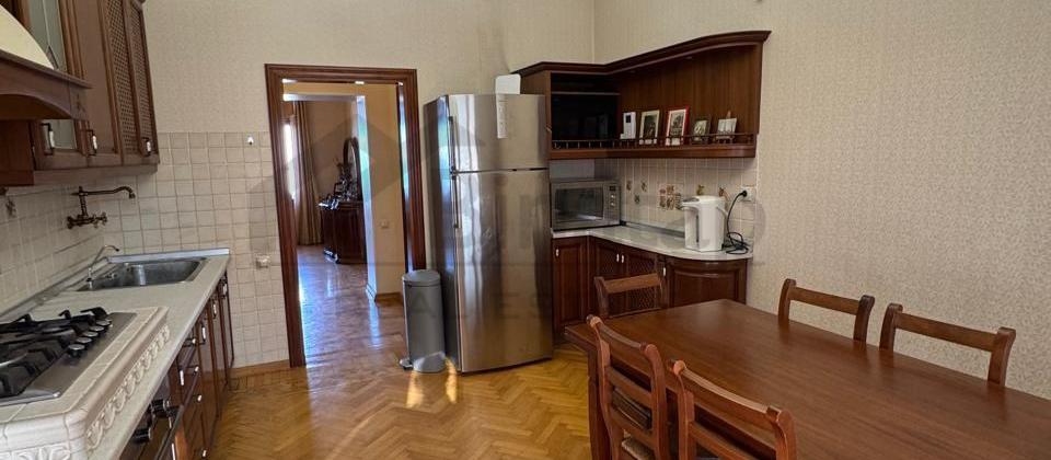 Satılır DƏNİZ PANORAMALI  7 otaqlı köhnə tikili 156 m², Bayıl q. - 5