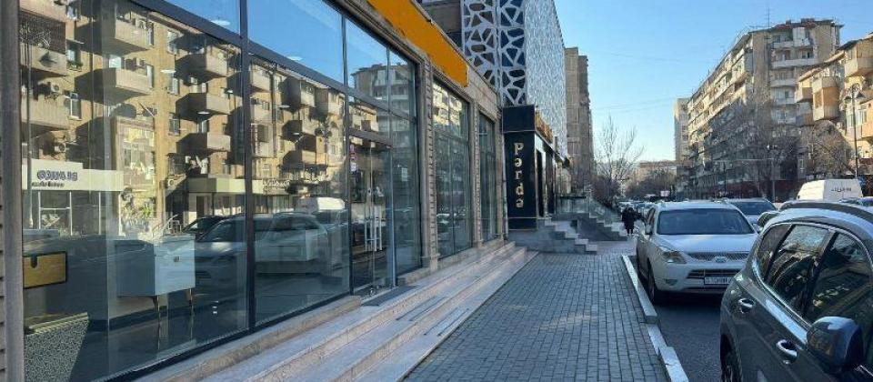 Hesen Eliyev kuçesi (İnqlab), Kontinental markete yaxin obyekt icareye verilir/650 kv.m.