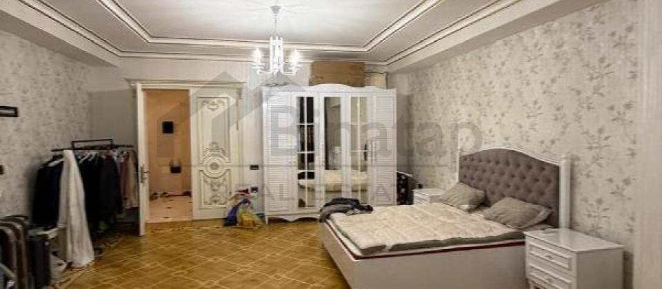 Elmler Akademiyasi m/s ve BDU yaxin 4 otaqli menzil satilir/175 kv.m. - 2