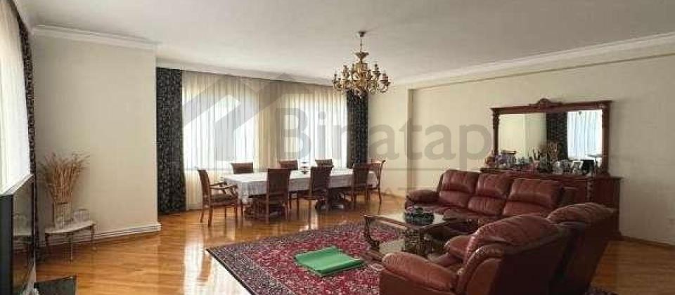 Hesen Eliyev kuchesi, Tibb Universiteti ve 8 Noyabr m/s yaxin 4 otaqli menzil satilir/185 kv.m.