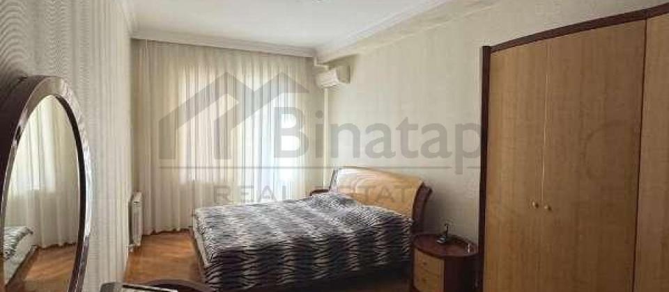 Hesen Eliyev kuchesi, Tibb Universiteti ve 8 Noyabr m/s yaxin 4 otaqli menzil satilir/185 kv.m. - 2