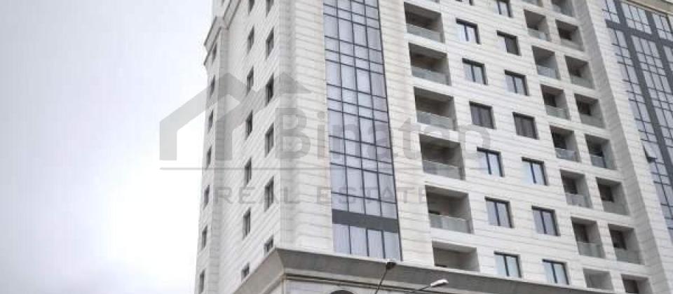 Bayil qesebesi, Dunyagoz klinikasina yaxin 5 otaqli menzil satilir/205 kv.m. - 2