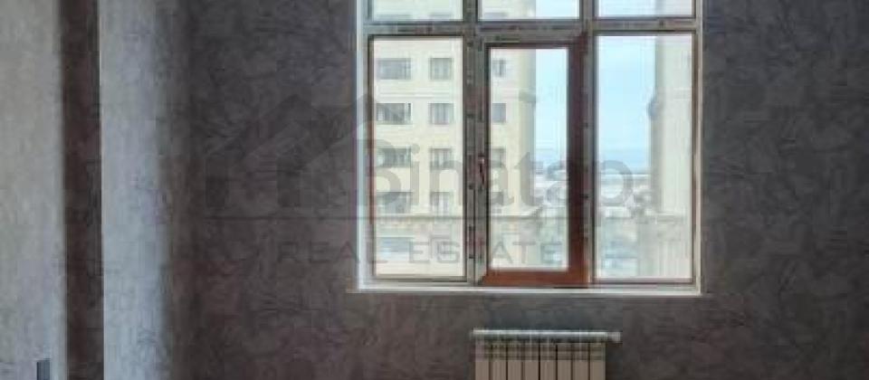 Bayil, Bulvar ve Aznefte yaxin 2 otaqli menzil satilir/80 kv.m.