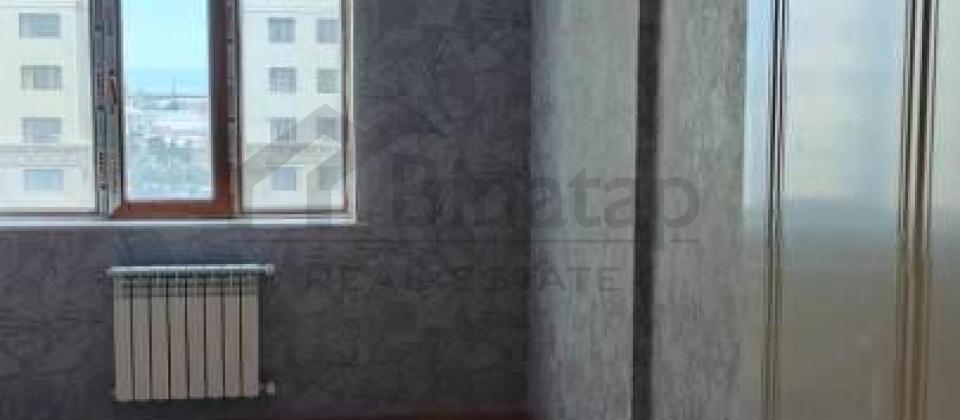 Bayil, Bulvar ve Aznefte yaxin 2 otaqli menzil satilir/80 kv.m. - 2