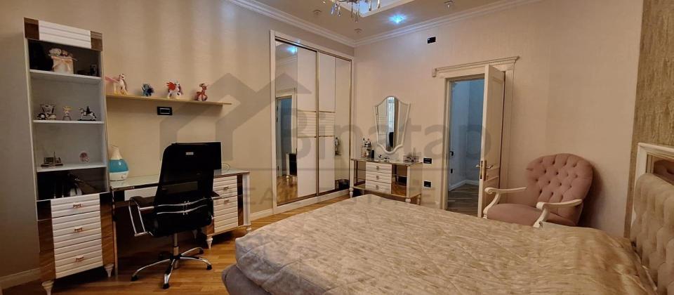 Satılır 4 otaqlı həyət evi/bağ evi 420 m², Avtovağzal m. - 5