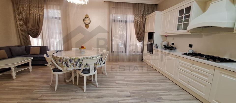 Satılır 4 otaqlı həyət evi/bağ evi 420 m², Avtovağzal m. - 9