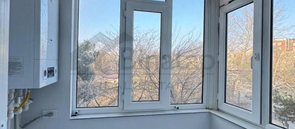 Azadliq prospekti, Neftchi Bazanin yaninda 2 otaqli menzil satilir/45 kv.m. - 12