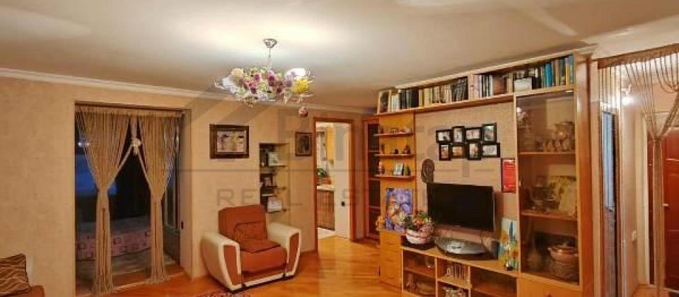 İzmir parkina yaxin, Kafedral Kilsesinin yaninda 2 otaqli menzil satilir/65 kv.m. - 2