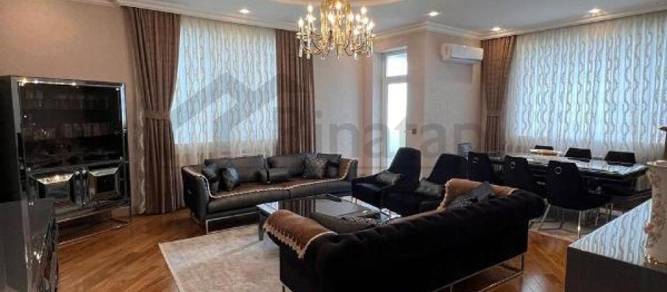 Merkezi parkin yani, Nizami m/s yaxin 4 otaqli menzil kiraye verilir/195 kv.m.