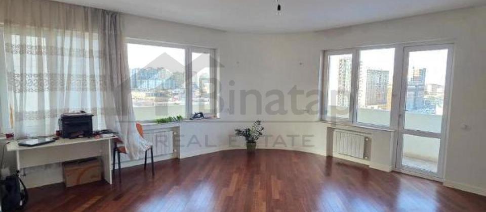 Yashil Ada ushaq bagchasinin yani, 8 Noyabr m/s yaxin 2 otaqli menzil satilir/106 kv.m.