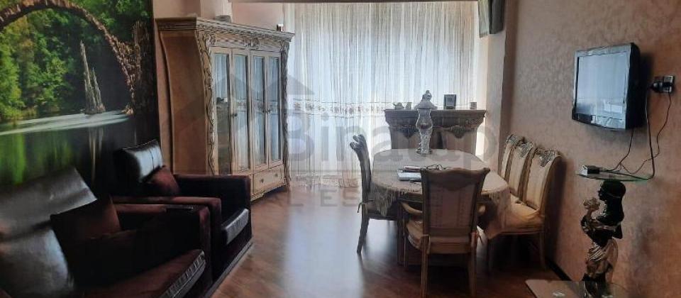 28 May m/s ikinci chixishina yaxin 3 otaqli menzil kiraye verilir/150 kv.m.