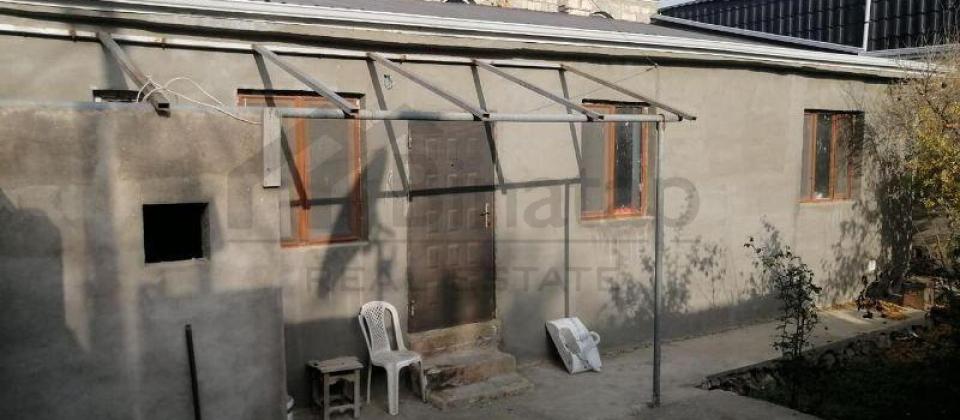 Badamdar qesebesi, DTX Hospitalinin yaninda 4 otaqli heyet evi satilir/100 kv.m. - 2