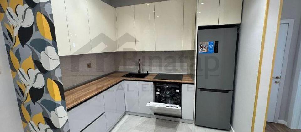 Tefekkur Universitetinin yani, 28 May m/s yaxin 2 otaqli menzil satilir/54 kv.m. - 9