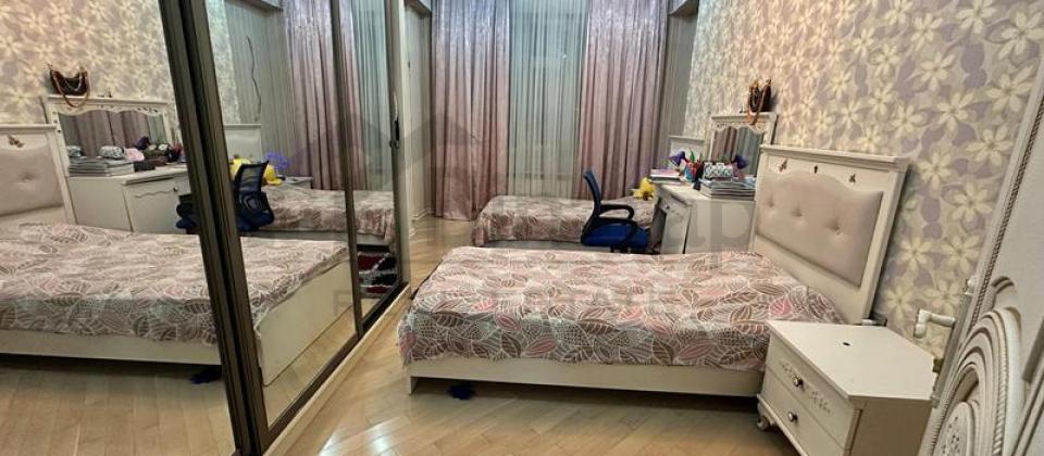 4cu mkrn, Memar Ecemi m/s yaxin 4 otaqli menzil satilir/170 kv.m. - 4