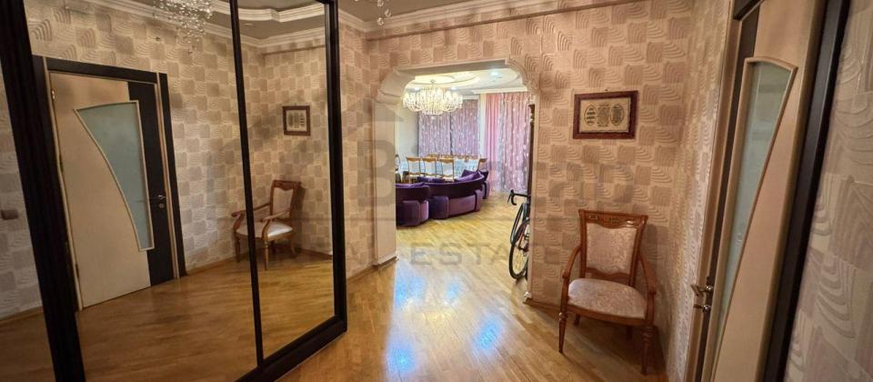 Satılır 3 otaqlı yeni tikili 145 m², 28 May m. - 9