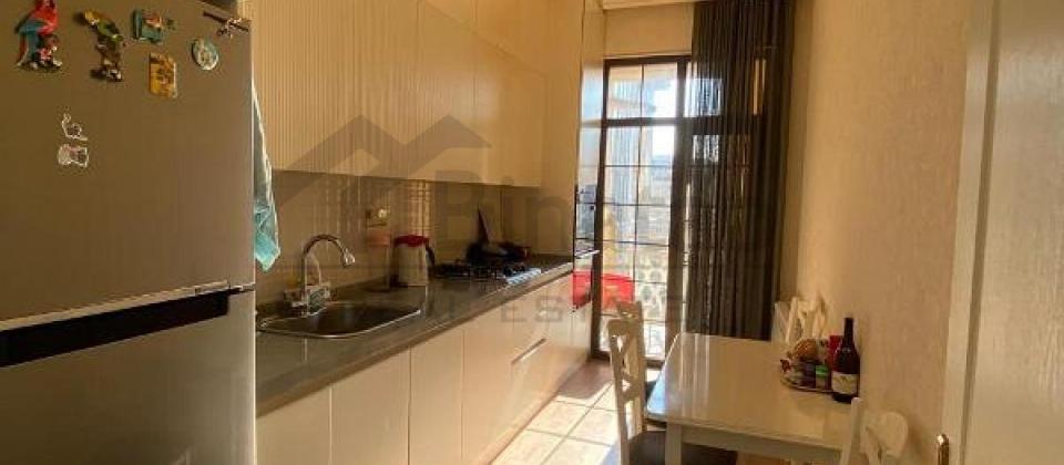 Tefekkur Universitetinin yani, 28 May m/s yaxin 3 otaqli menzil satilir/114 kv.m. - 8