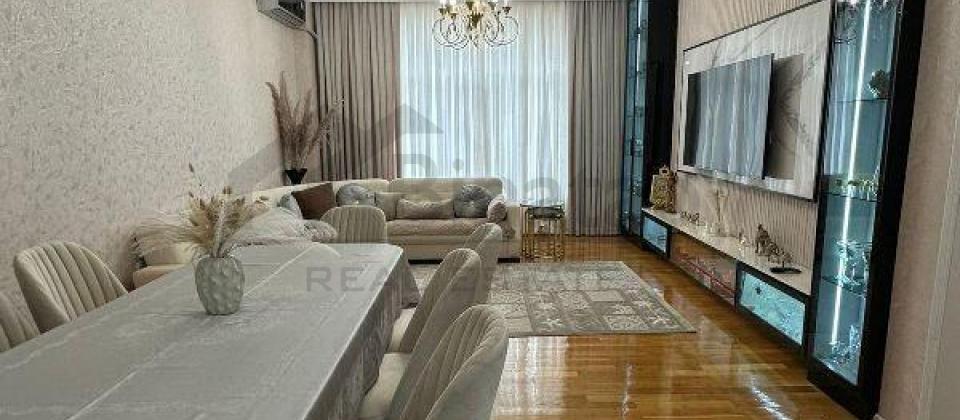 Ukrayna dairesine yaxin, Hezi Aslanov m/s yaninda 3 otaqli menzil satilir/147 kv.m. - 2