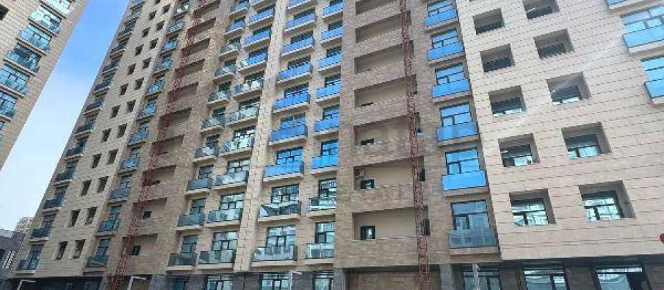 Azadliq prospekti, 28 May m/s yaninda 4 otaqli menzil satilir/195 kv.m. - 2