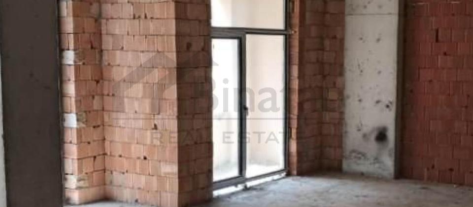 Azadliq prospekti, 28 May m/s yaninda 4 otaqli menzil satilir/195 kv.m. - 10