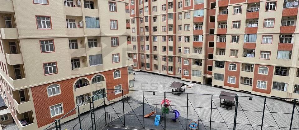 Masazır qəsəbəsi Yeni Masazır yaşayış kompleksində bina evi satılır.