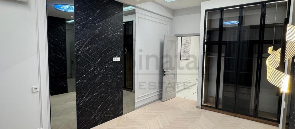 “Koala”, parkın yanında. Azadliq prospektində. - 2