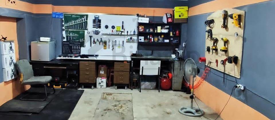 nerimanovda 25 kv qaraj satilir