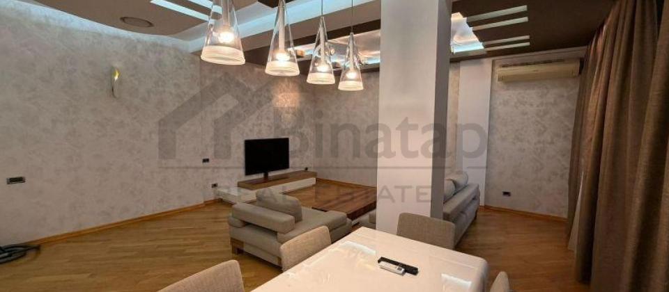 Yasamal parkinin yani, Elmler Akademiyasi m/s yaxin 3 otaqli menzil satilir/110 kv.m.