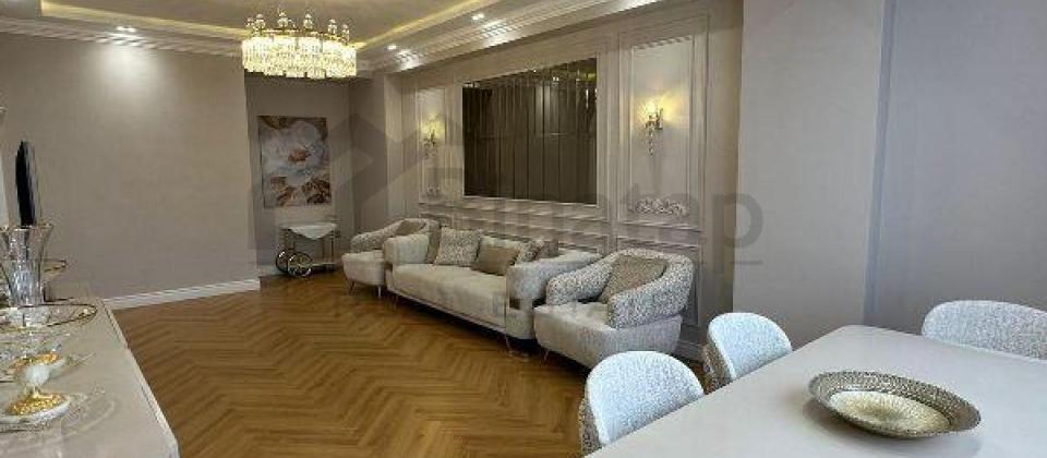 ADA Universiteti, Genclik ve 28 May m/s yaxin 3 otaqli menzil satilir/130 kv.m. - 2