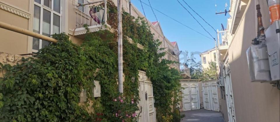 Masazırda villa tipli həyət evi satılır