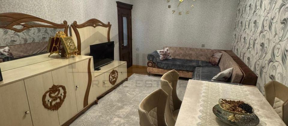 Satılır 4 otaqlı köhnə tikili 110 m², Yeni Günəşli q.