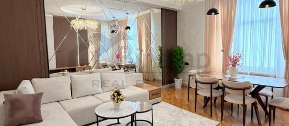 Huseyn Cavid parki ve Elmler Akademiyasi m/s yaxin 3 otaqli menzil satilir/110 kv.m.