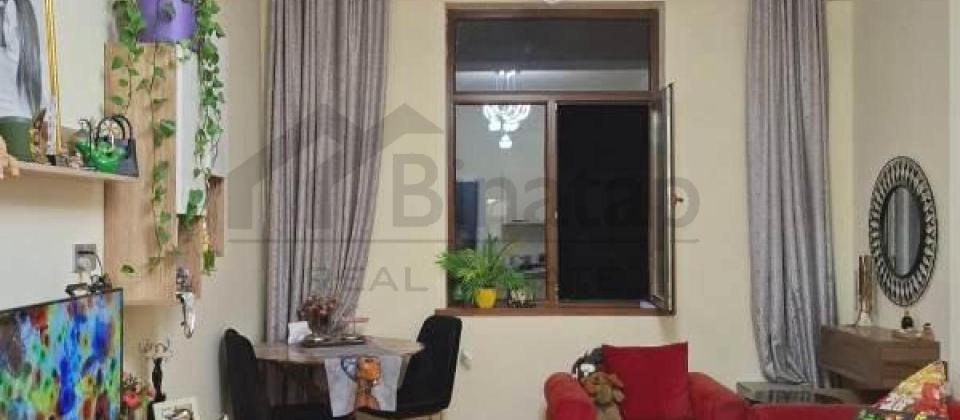 İnqlab, Tibb Universiteti ve 8 Noyabr m/s yaxin 2 otaqli menzil satilir/53 kv.m. - 2