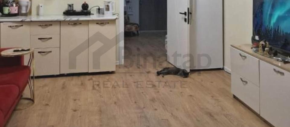 İnqlab, Tibb Universiteti ve 8 Noyabr m/s yaxin 2 otaqli menzil satilir/53 kv.m. - 8