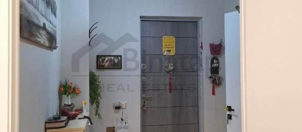 İnqlab, Tibb Universiteti ve 8 Noyabr m/s yaxin 2 otaqli menzil satilir/53 kv.m. - 12