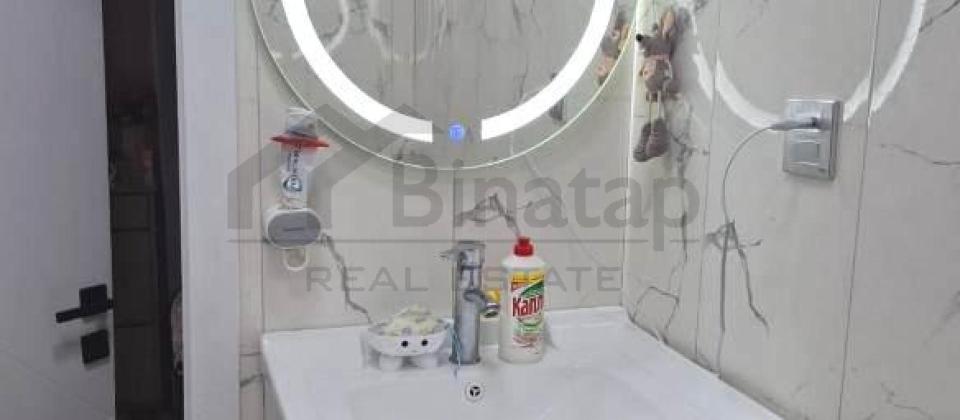 İnqlab, Tibb Universiteti ve 8 Noyabr m/s yaxin 2 otaqli menzil satilir/53 kv.m. - 15