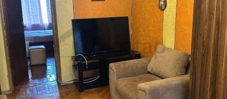 Kooperasiya Universiteti ve Cidir meydaninin yaninda 2 otaqli menzil kiraye verilir/50 kv.m. - 4