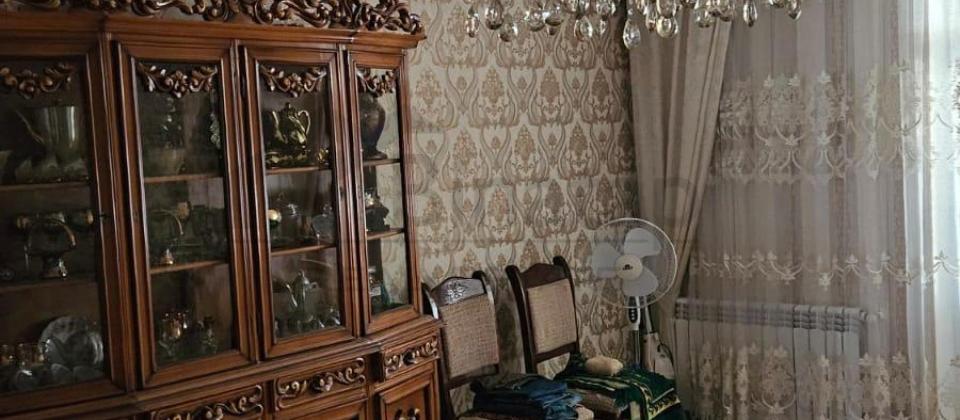 Satılır 4 otaqlı köhnə tikili 86 m², Binə q.