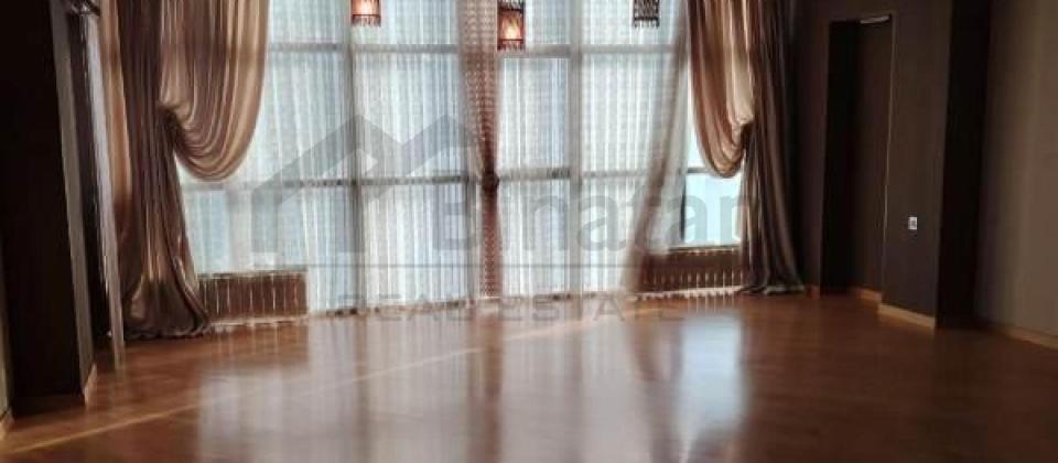 Azadliq prospekti, Koala ve Koroglu parklarinin yaninda 4 otaqli menzil satilir/223 kv.m. - 4