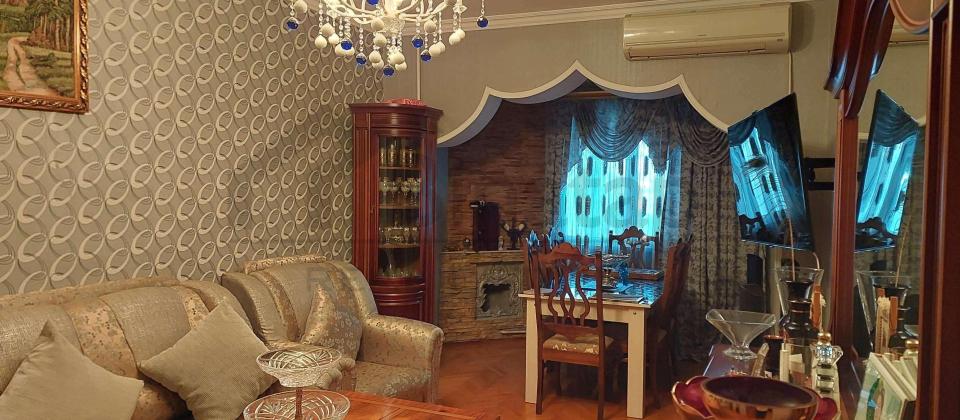 Azadliq Prospekti m/s yaninda 4 otaqlı menzil satilir/75 kv.m., 8ci mkrn