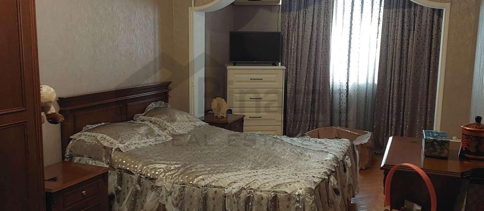 Azadliq Prospekti m/s yaninda 4 otaqlı menzil satilir/75 kv.m., 8ci mkrn - 5