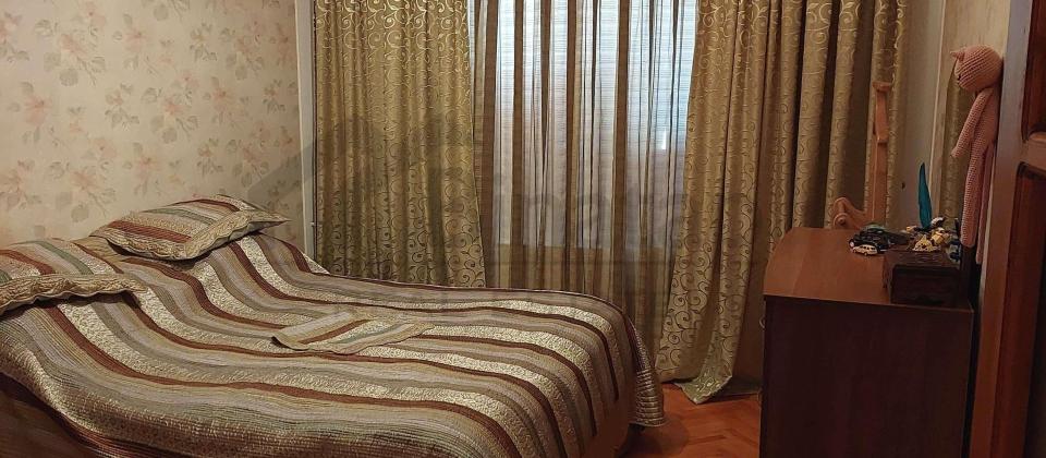 Azadliq Prospekti m/s yaninda 4 otaqlı menzil satilir/75 kv.m., 8ci mkrn - 8