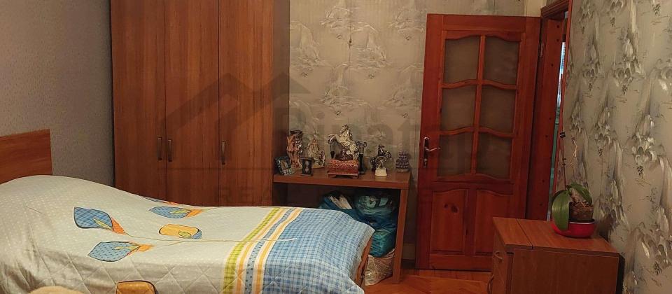 Azadliq Prospekti m/s yaninda 4 otaqlı menzil satilir/75 kv.m., 8ci mkrn - 9