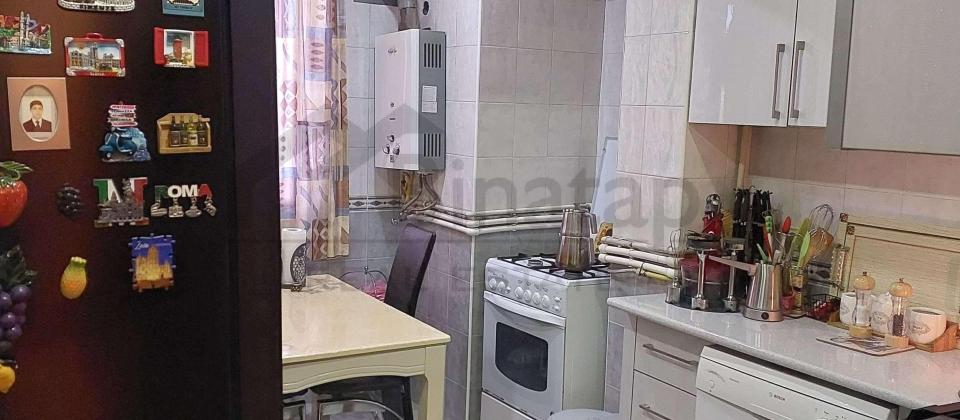 Azadliq Prospekti m/s yaninda 4 otaqlı menzil satilir/75 kv.m., 8ci mkrn - 10