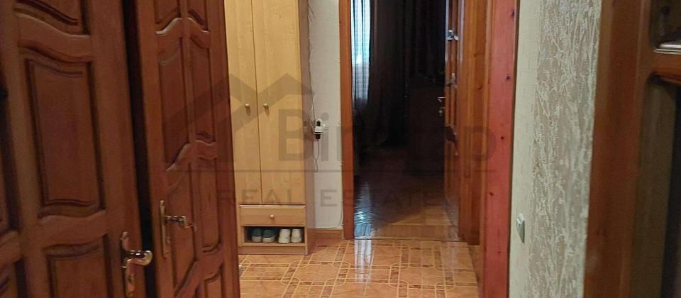 Azadliq Prospekti m/s yaninda 4 otaqlı menzil satilir/75 kv.m., 8ci mkrn - 13